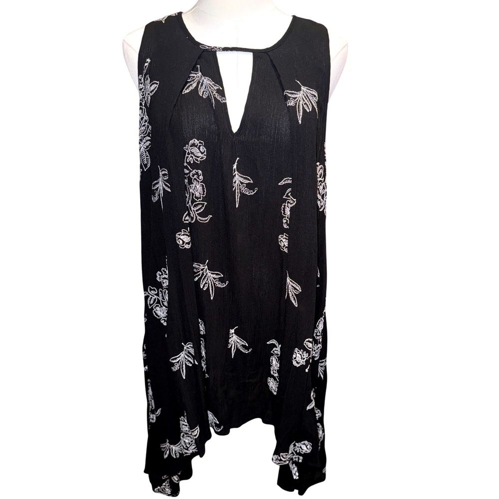 Love In Black Floral Embroidered Sleeveless Tunic Top Cutout Neck Small NEW